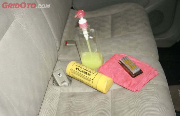 Peralatan pembersih jok mobil bahan fabric