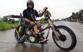 Wow! Pria Ini Nekat Dari Medan ke Jakarta Naik Honda Bebek Chopper 