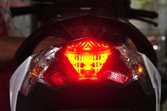 Ganti Bohlam Rem Honda Vario 150 Esp Gampang Cuma Pake Obeng Plus Gridoto Com