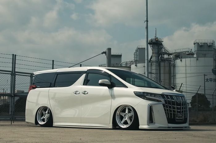 Modifikasi Toyota Alphard tampil elegan berjubah Aimgain dan pasang Airsus