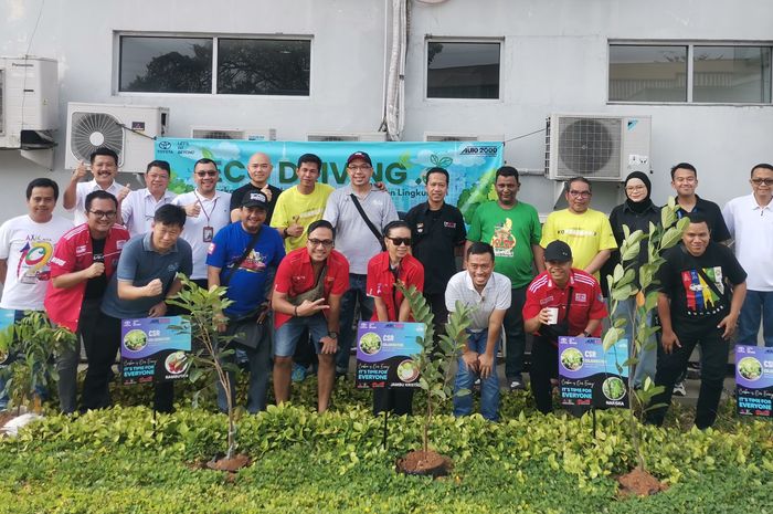 Menanam pohon jadi salah satu kegiatan Kopdargab AXIC dan TCF