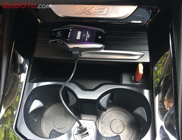 Charging BMW Display Key via Micro USB