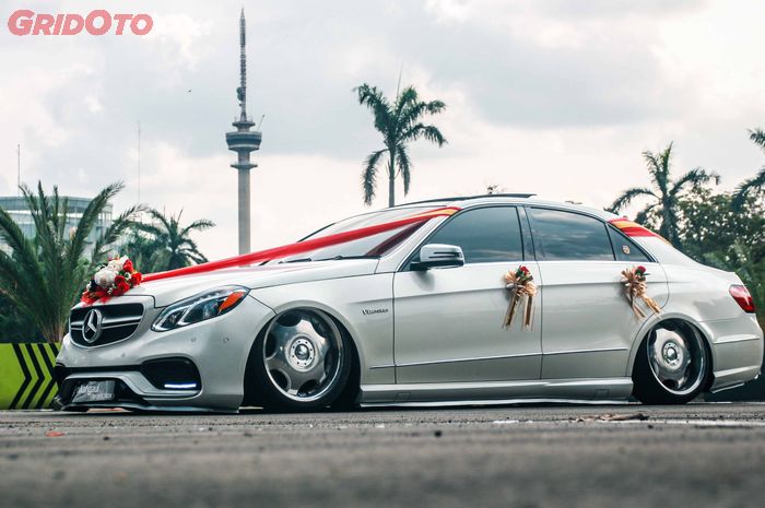 Wedding car paling gaul, Mercedes-Benz W212 dibikin kandas