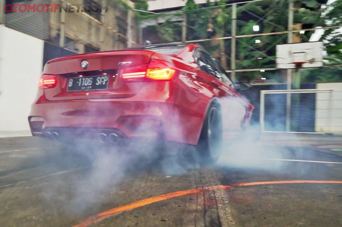 Ketika di mode paling responsif, sangat mudah menghilangkan traksi roda belakang BMW M3