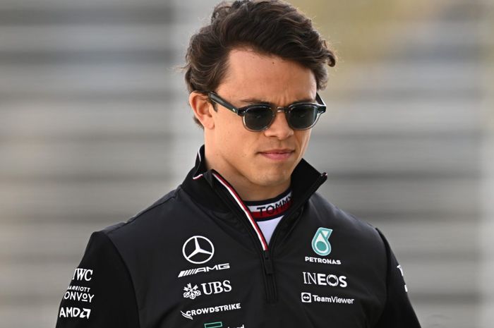 Pembalap keturunan Indonesia, Nyck de Vries akan menggantikan tugas Lewis Hamilton di FP1 F1 Prancis 2022 hari Jumat (22/7)