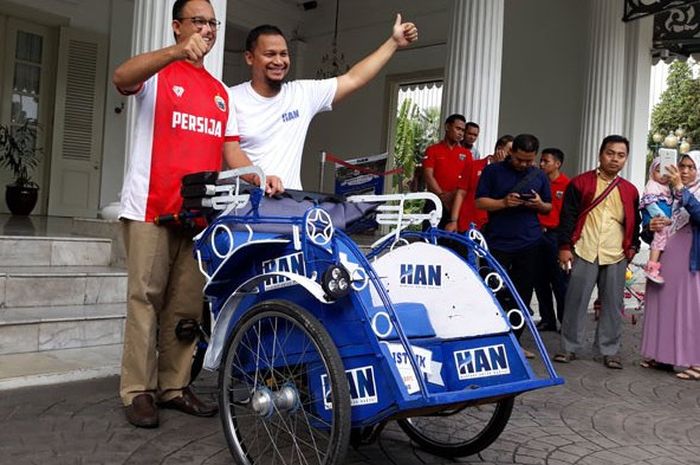 Pengenalan becak listrik di Balai Kota DKI Jakarta