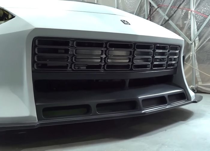 Tampilan depan modifikasi Nissan Fairlady Z dengan bumper lebih sangar