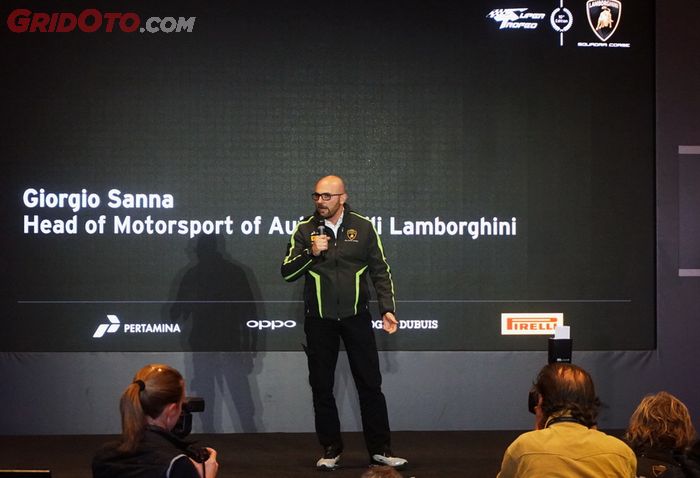 Giorgio Sanna saat menyampaikan jadwal kegiatan Lamborghini Super Trofeo 2019 di sirkuit Vallelunga, Italia