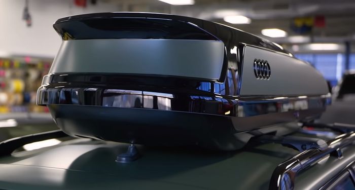 Roof Box terpasang di atap Audi RS4 Avant