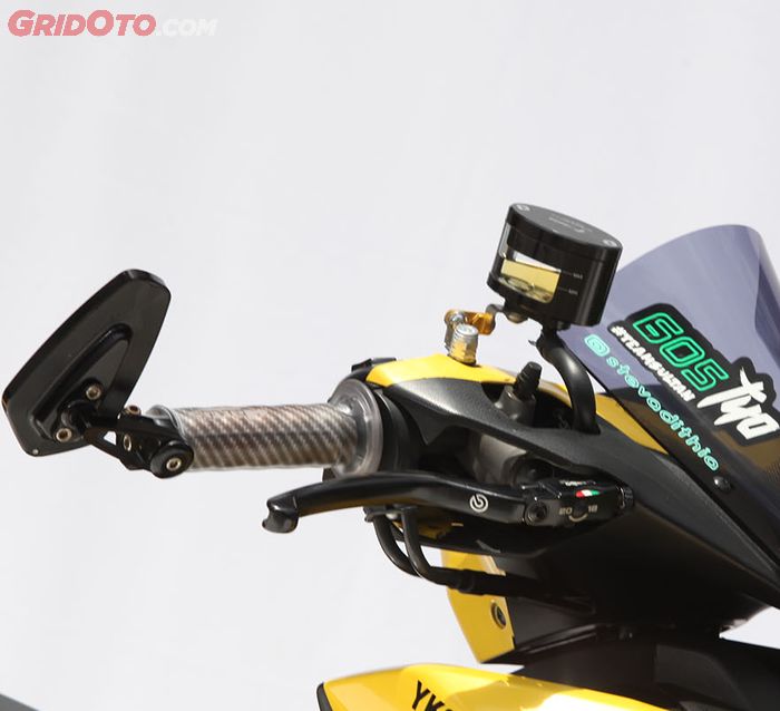 Handgrip Yamaha Aerox best racing look