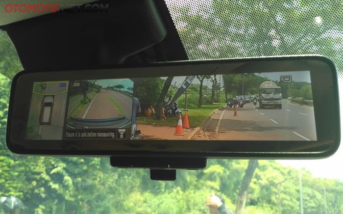Around View Monitor (AVM) dapat membantu visibilitas kita di jalan sempit