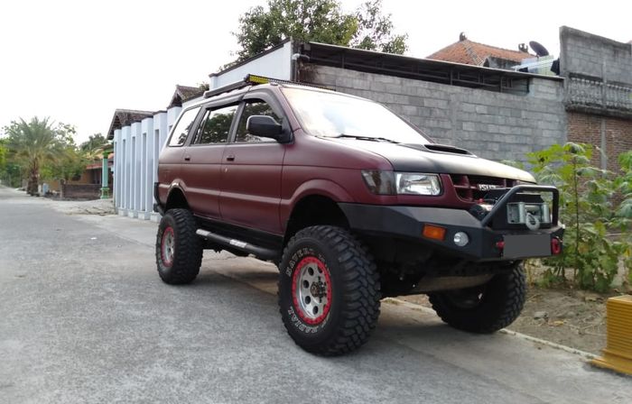 Modifikasi Isuzu Phanter bergaya bigfoot