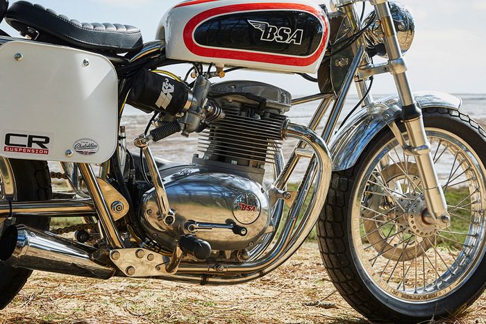 Mesinnya pakai punya BSA Lightning