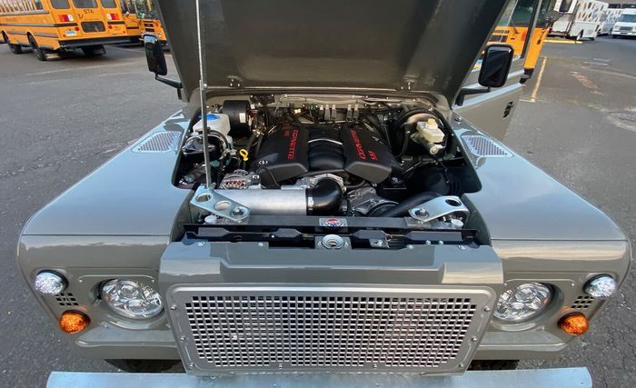 Legacy Overland memasang mesin baru V8 LS3 6.200cc dengan output tenaga 450 dk