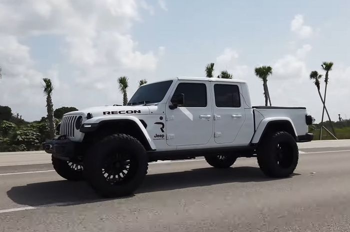 Modifikasi Jeep Gladiator gendong mesin V8 Hellcat
