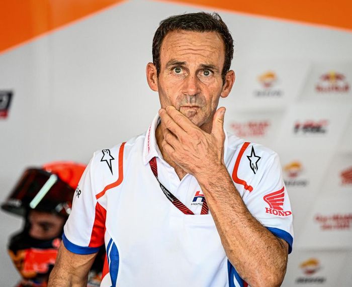Bos tim Repsol Honda, Alberto Puig memberikan perhatian Marc Marquez untuk beristirahat yang cukup sebelum MotoGP Australia 2022