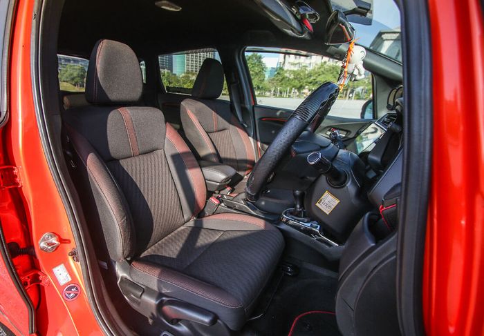 Tampilan kabin sporty modifikasi Honda Jazz GK5 di-convert ala Fit FL RS
