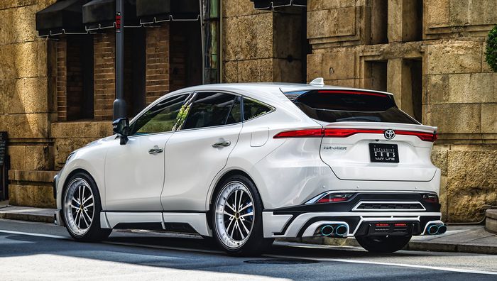 Tampilan belakang modifikasi Toyota Harrier hasil garapan M'z Speed