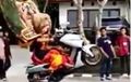 Yamaha NMAX Dipakai Wheelie Reog Ponorogo, Jadi Tontonan, Polisi Melongo
