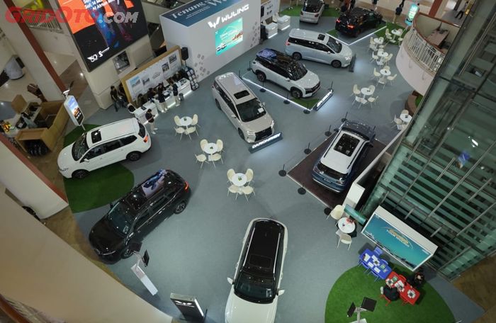 Pengunjung bisa mengeksplorasi semua line up Wuling di pameran ini