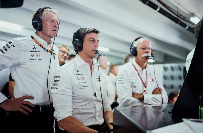 Toto Wolff (tengah) dan para petinggi tim Mercedes di GP F1 Jerman, tidak tampak Niki Lauda