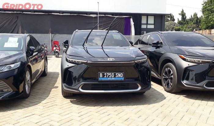 Mobil listrik bekas Toyota bZ4X di balai lelang IBID