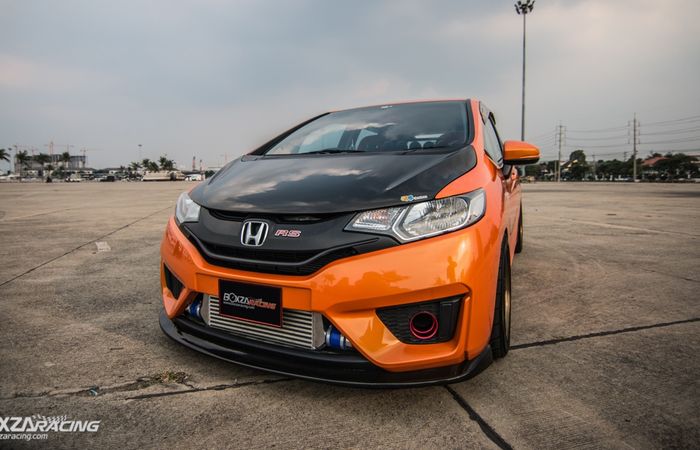 Tampilan depan modifikasi Honda Jazz GK5 street racing