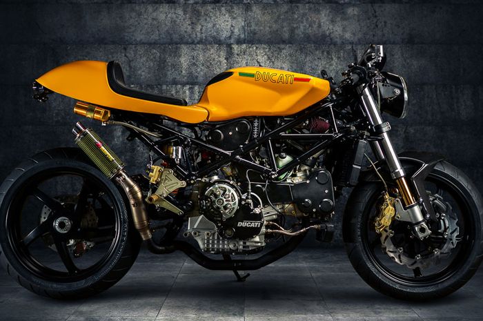  Ducati ST4S cafe racer  berjuluk Moto Motivo Calabrone
