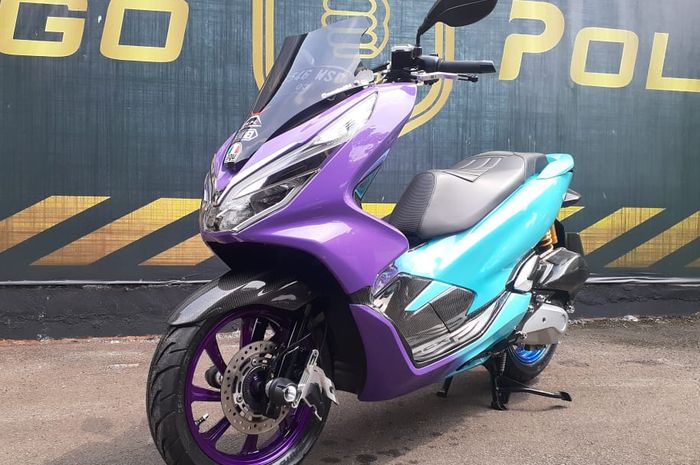  Honda PCX150 tampil menggoda warna body nyentrik part lain dibuat unik.