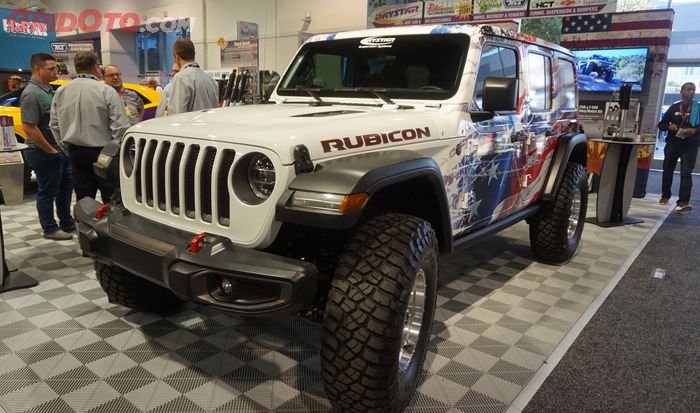 Jeep Wrangler Rubicon pakai baju Captain America