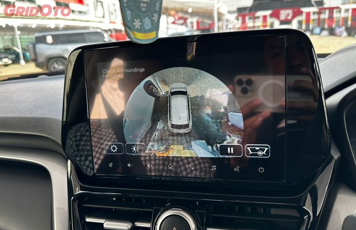 Fitur kamera 360 derajat pada Suzuki Grand Vitara Hybrid
