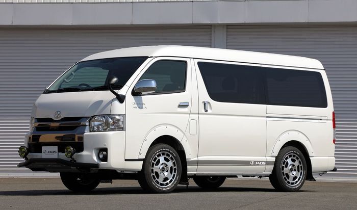 Modifikasi Toyota HiAce hasil garapan Jaos