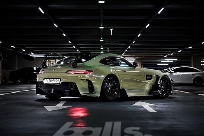 Tampilan samping modifikasi Mercedes-AMG GT R hasil duet Korea Selatan