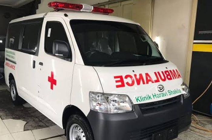 Tulisan 'ambulance' di mobil ambulans yang terpasang terbalik bukan salah tempel, melainkan memang ada tujuannya.
