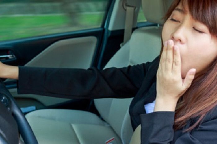 Supir mulai ngantuk salah satu cirinya, menguap berkali-kali