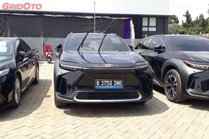 Mobil listrik Toyota bZ4X di balai lelang IBID