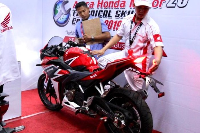 Pengecekan fitur Emergency Stop Signal (ESS) pada CBR150R jadi penilaian baru AHM-TSC 2019 