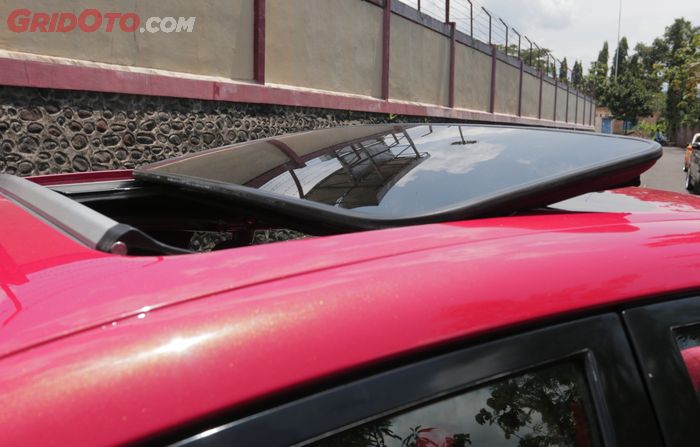 Pakai sunroof biar bergaya lebih fleksibel