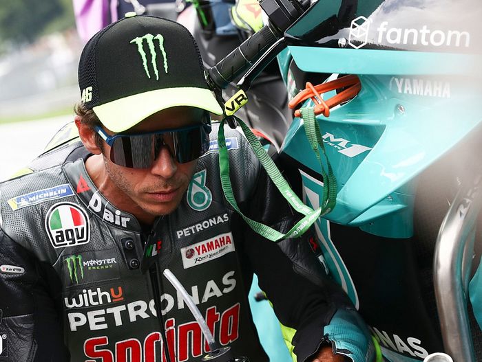 Valentino Rossi bakal menyambut kedatangan Andrea Dovizioso jika jadi gabung Petronas Yamaha SRT