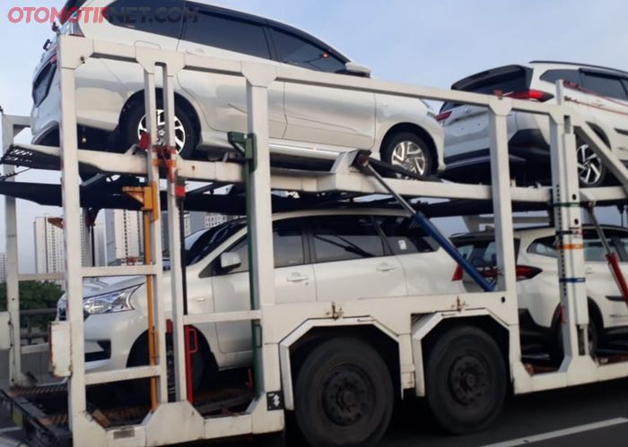 Toyota Avanza baru tertangkap kamera saat diantar dengan truk