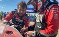 Video Fernando Alonso Gigit Cable Tie Perbaiki Mobilnya yang Rusak di Reli Dakar 2020