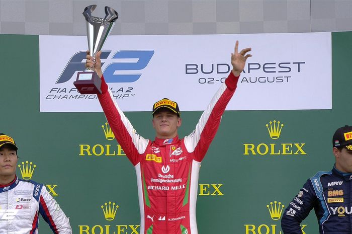 Mick Schumacher raih kemenangan pertama di F2 usai finish terdepan di race 2 F2 Hongaria