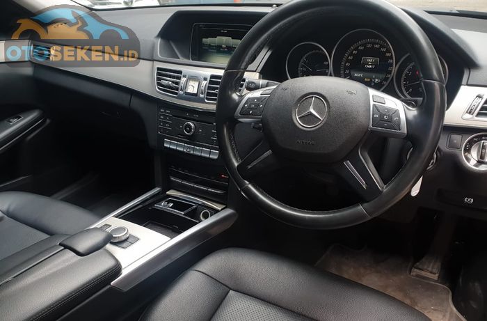 Interior Mercedes-Benz E200 W212 2015 eks taksi Silver Bird