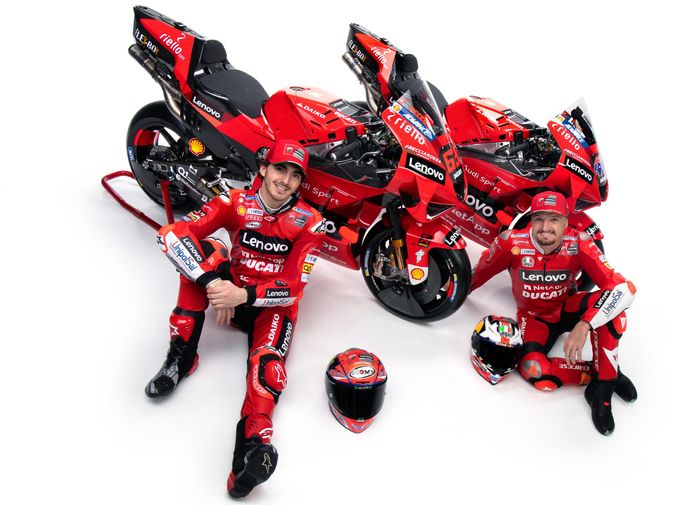 Kini, setelah Dovizioso berpisah jalan dengan Ducati, tim pabrikan asal Italia itu menyematkan harapan ke pundak Jack Miller dan Francesco Bagnaia