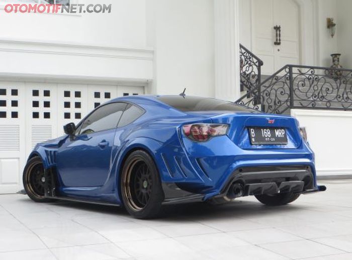 Subaru BRZ Ranindra tampak belakang.