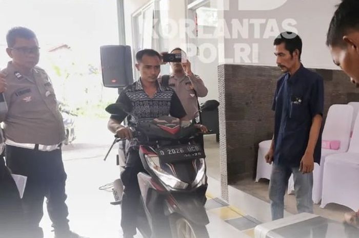 Ilustrasi Cek fisik digital 