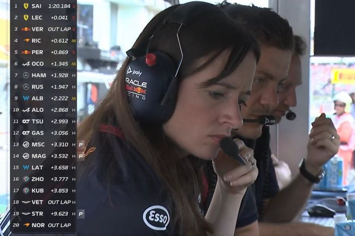 Ahli strategi balap tim Red Bull Racing, Hannah Schmitz saat bertugas di pit wall