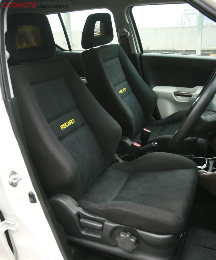 Jok Recaro eks Suzuki Ignis Sport Gen 1 sudah terpasang rapi di interior