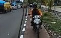 Video Viral: Malu-maluin, Bule Tegur dan Hadang Para Pemotor Melintas di Trotoar