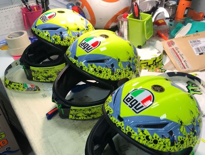 Proses pengerjaan helm Vale yang dilakukan oleh Aldo Drudi atau dikenal Drudi Performance.